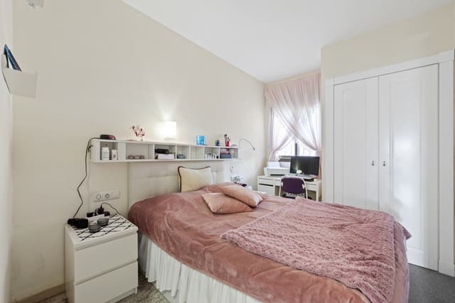 Apartamento de 2 habitaciones en Calahonda, Mijas en venta con piscina garaje - 385.000 € (Ref: 9755109)