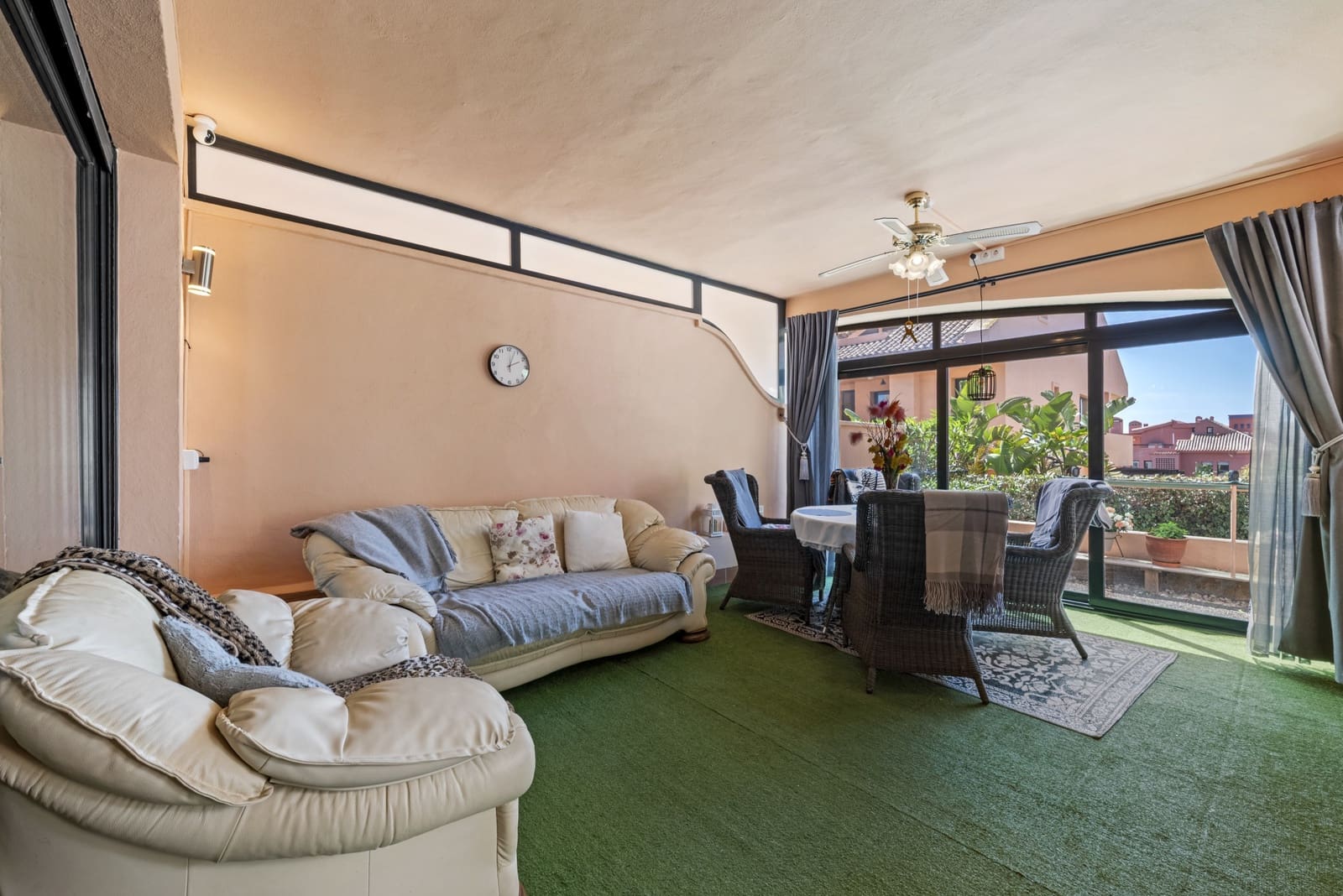 Apartamento de 2 habitaciones en Calahonda en venta con piscina garaje - 385.000 € (Ref: 9755109)