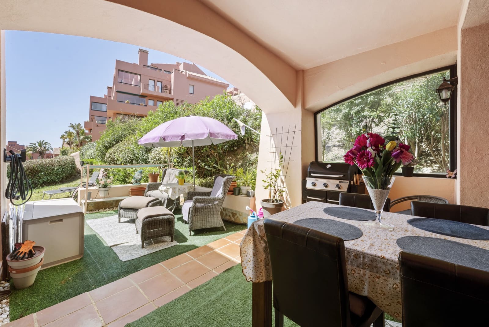 Apartamento de 2 habitaciones en Calahonda en venta con piscina garaje - 385.000 € (Ref: 9755109)