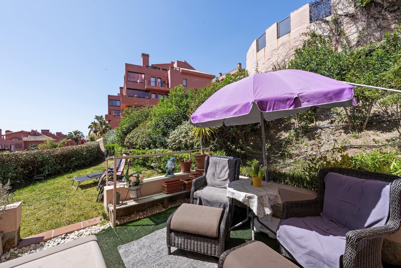 Apartamento de 2 habitaciones en Calahonda en venta con piscina garaje - 385.000 € (Ref: 9755109)