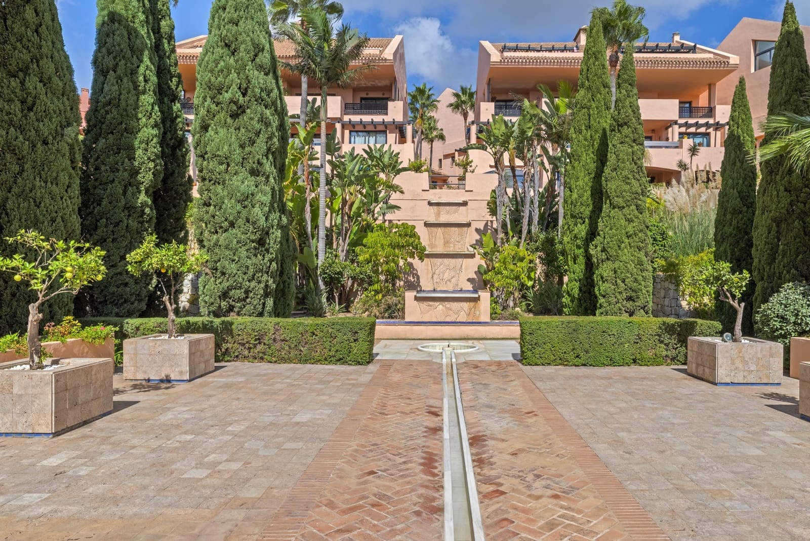 Apartamento de 2 habitaciones en Calahonda en venta con piscina garaje - 385.000 € (Ref: 9755109)