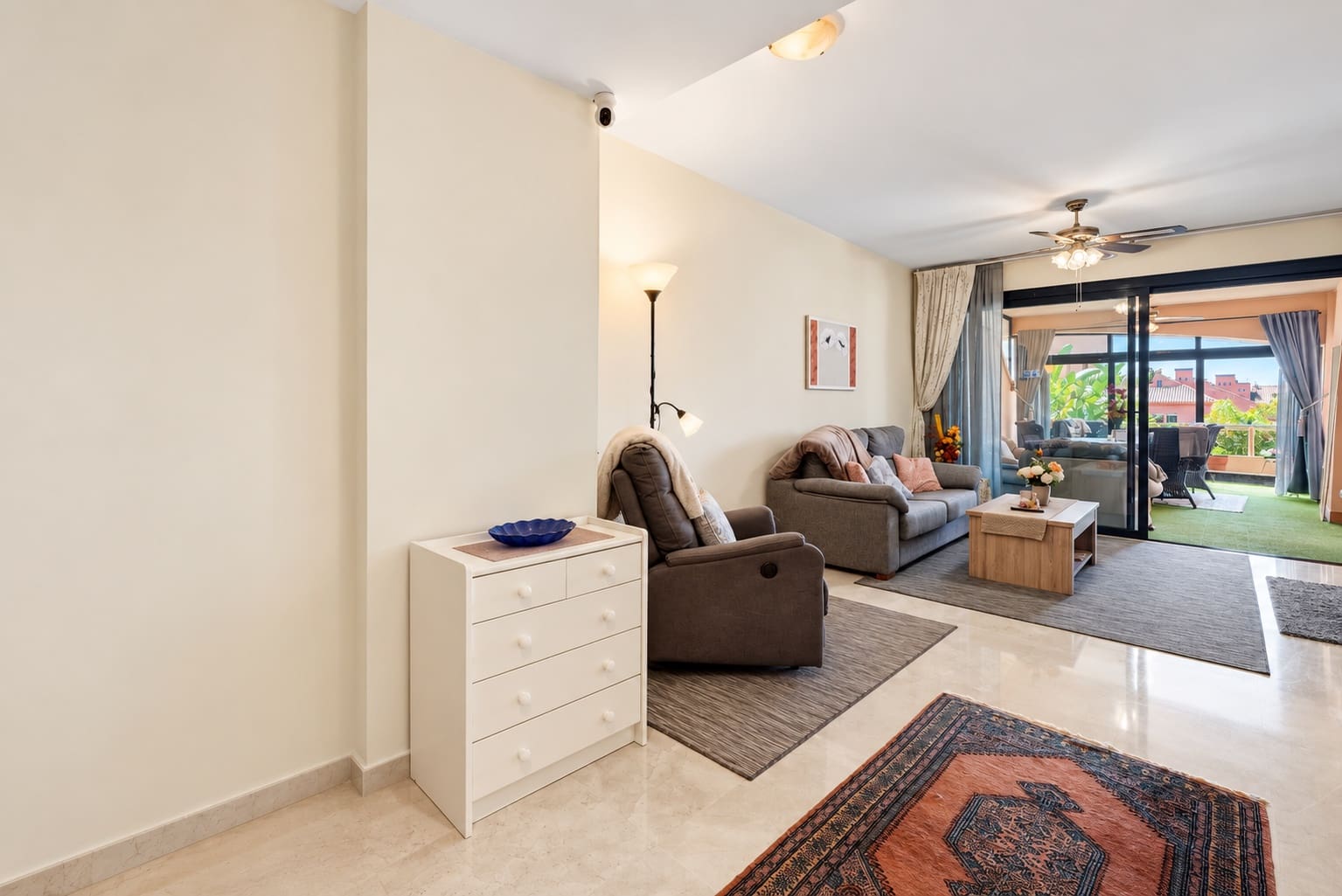 Apartamento de 2 habitaciones en Calahonda en venta con piscina garaje - 359.000 € (Ref: 9755109)