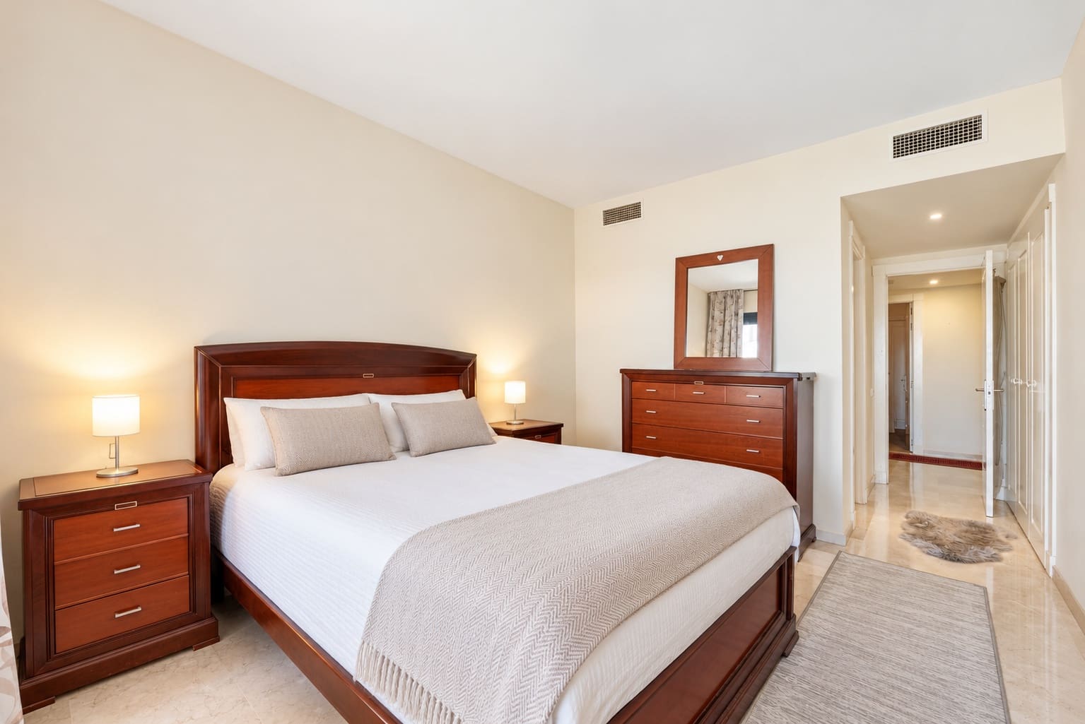 Apartamento de 2 habitaciones en Calahonda en venta con piscina garaje - 359.000 € (Ref: 9755109)