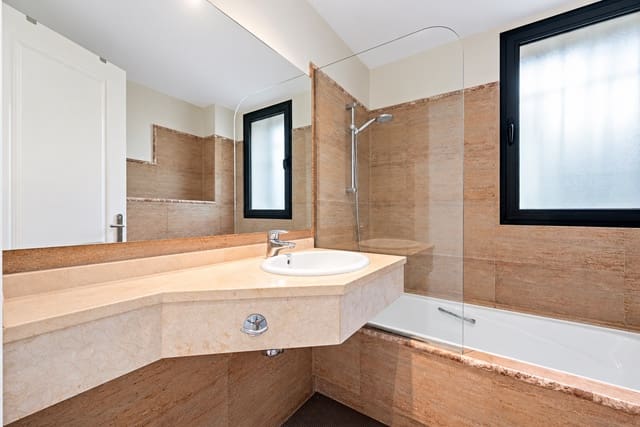 2 bedroom Apartment for sale in Calahonda, Mijas with pool garage - € 359,000 (Ref: 9755109)