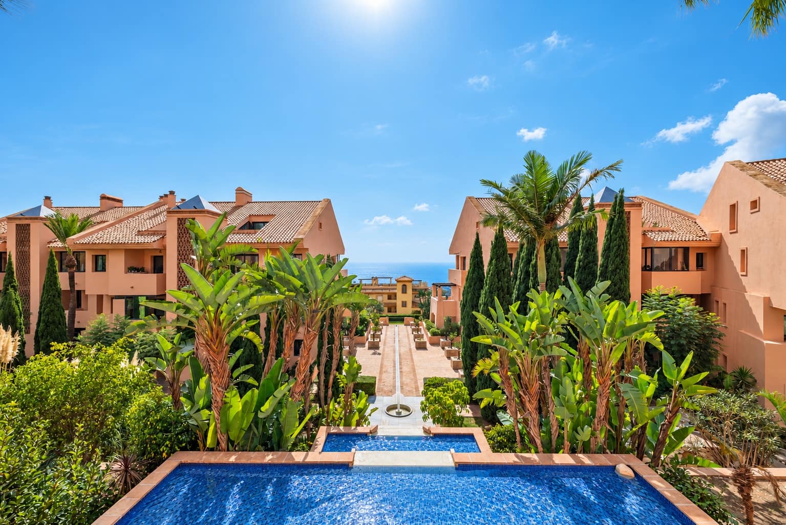 Apartamento de 2 habitaciones en Calahonda en venta con piscina garaje - 359.000 € (Ref: 9755109)