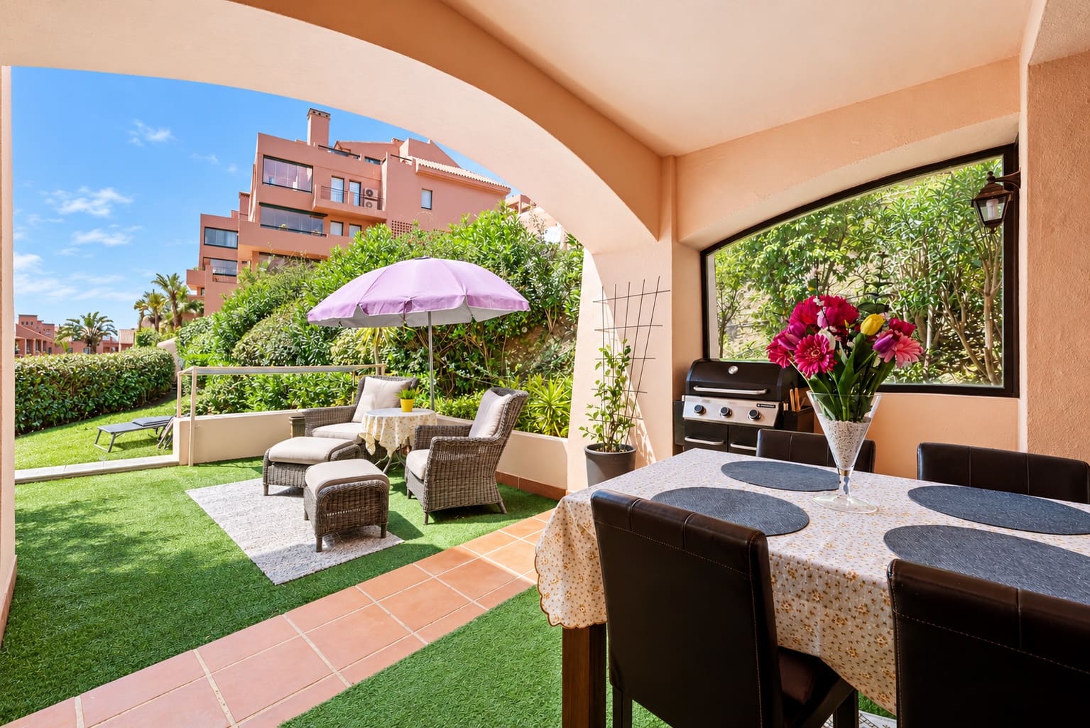 Apartamento de 2 habitaciones en Calahonda en venta con piscina garaje - 359.000 € (Ref: 9755109)