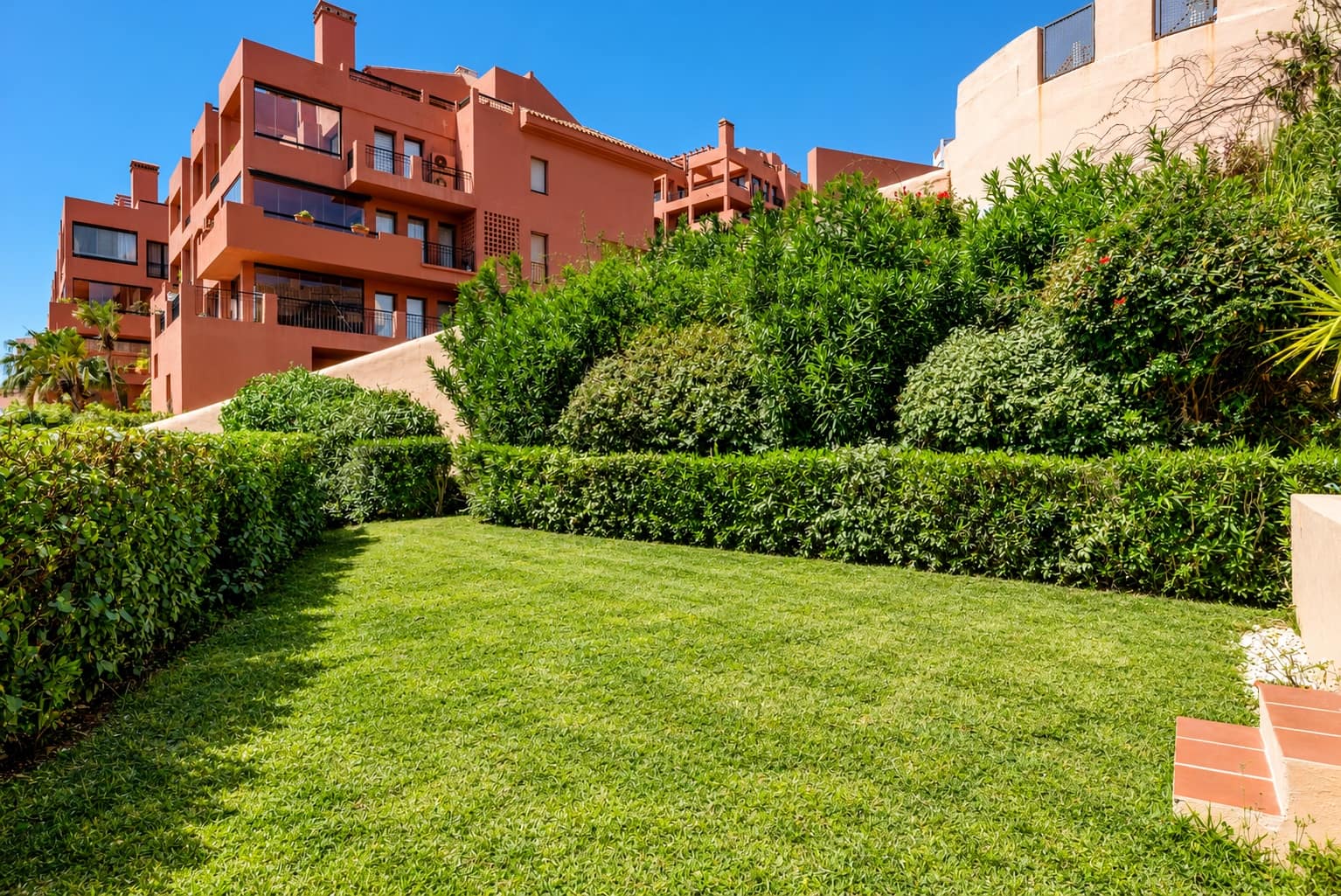 Apartamento de 2 habitaciones en Calahonda en venta con piscina garaje - 359.000 € (Ref: 9755109)