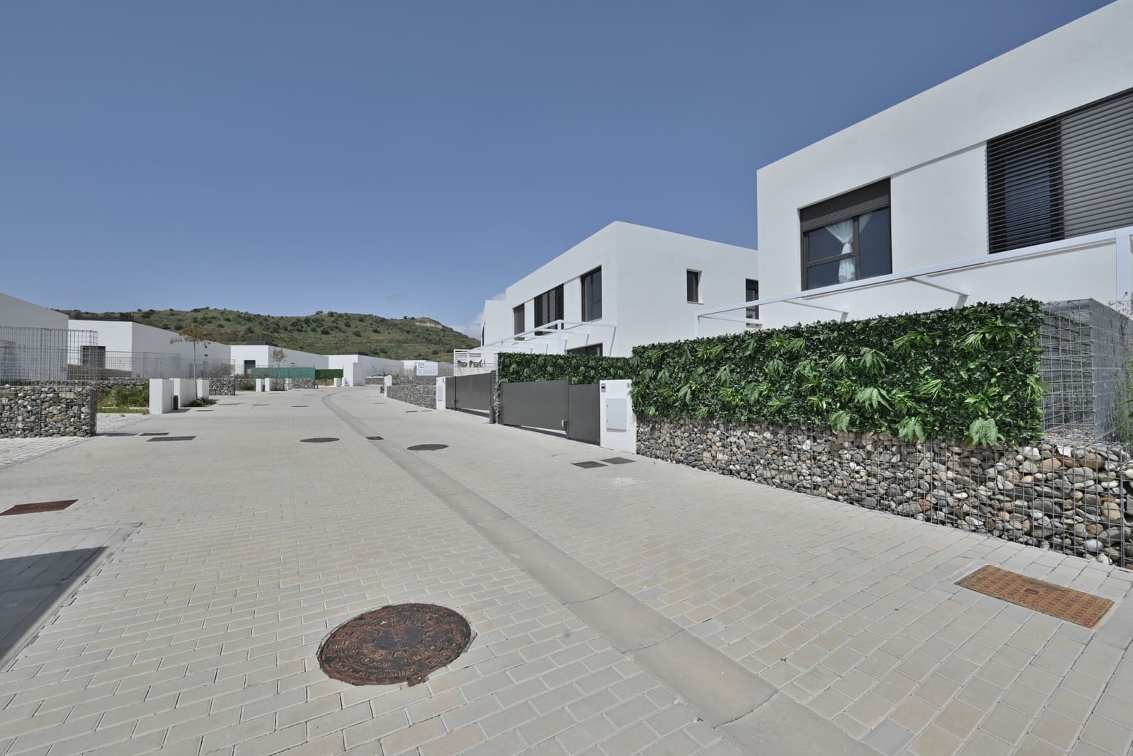 4 slaapkamer Halfvrijstaande villa te koop in Riviera del Sol met zwembad garage - € 645.000 (Ref: 9777326)