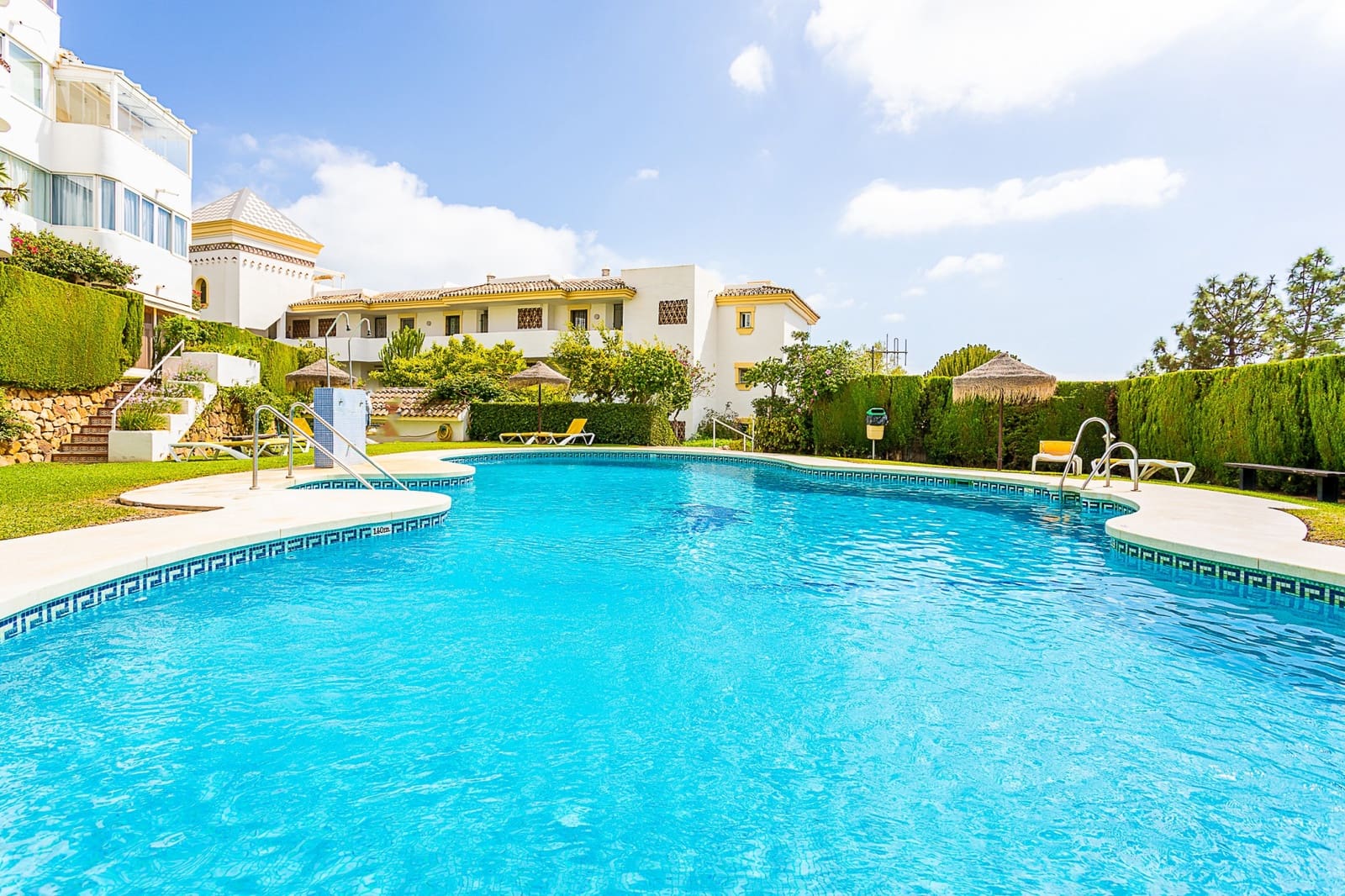 3 quarto Apartamento para venda em Calahonda com piscina - 430 000 € (Ref: 9798563)