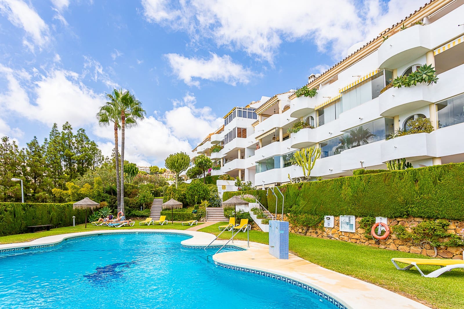 3 soveværelse Lejlighed til salg i Calahonda med swimmingpool - € 430.000 (Ref: 9798563)
