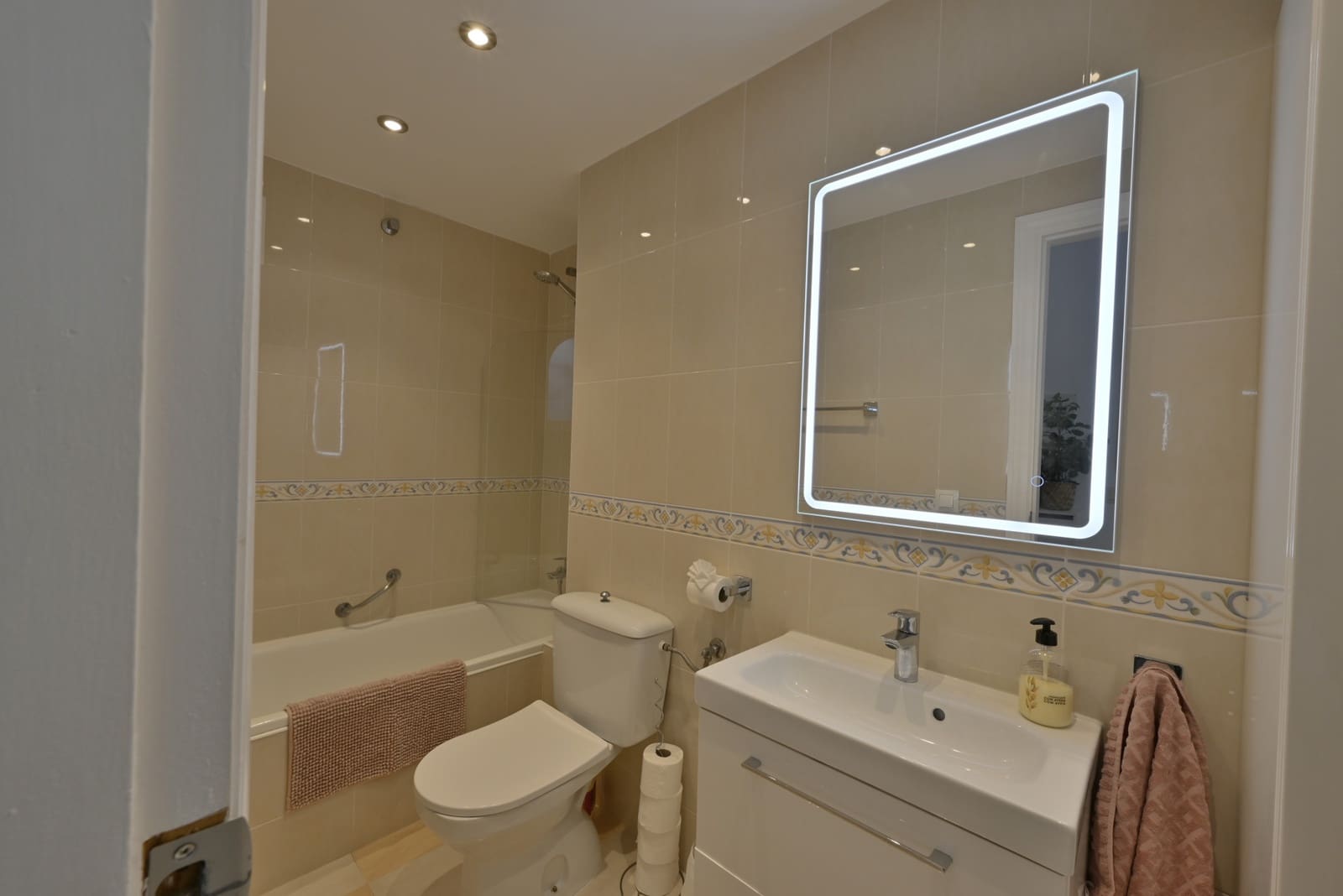 2 sovrum Lägenhet till salu i Calahonda med pool garage - 289 000 € (Ref: 9798565)