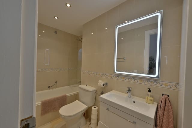 2 sovrum Lägenhet till salu i Calahonda, Mijas med pool garage - 289 000 € (Ref: 9798565)