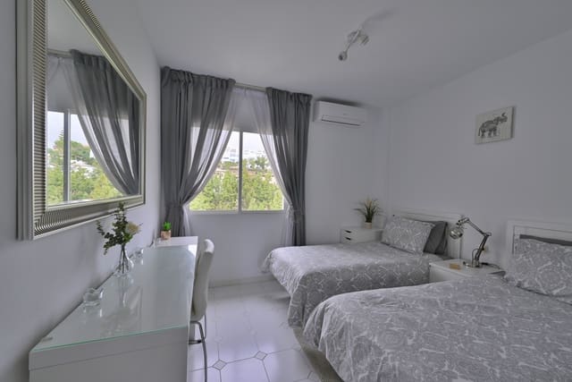 2 sovrum Lägenhet till salu i Calahonda, Mijas med pool garage - 289 000 € (Ref: 9798565)