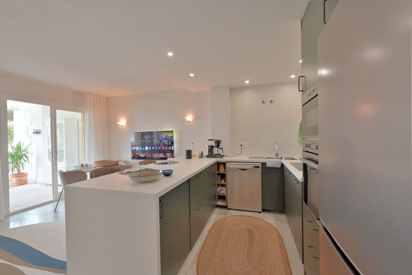 Apartamento de 2 habitaciones en Calahonda en venta con piscina garaje - 381.000 € (Ref: 9805883)