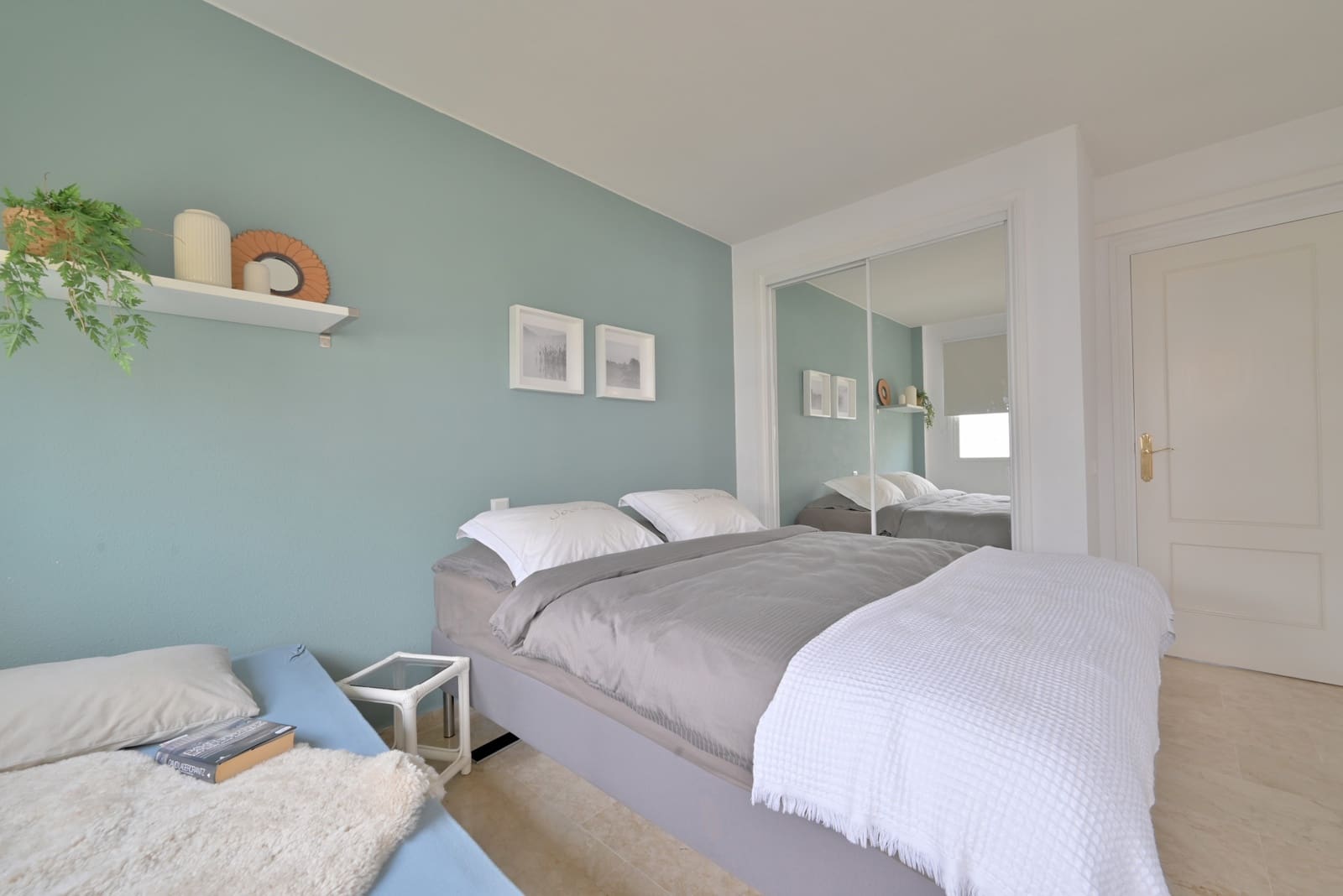 Apartamento de 2 habitaciones en Calahonda en venta con piscina garaje - 381.000 € (Ref: 9805883)