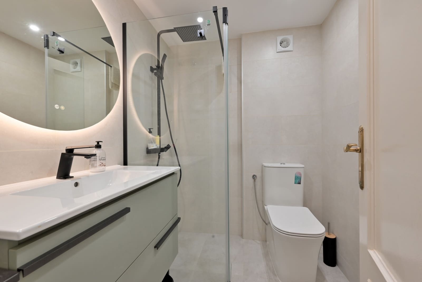 Apartamento de 2 habitaciones en Calahonda en venta con piscina garaje - 381.000 € (Ref: 9805883)