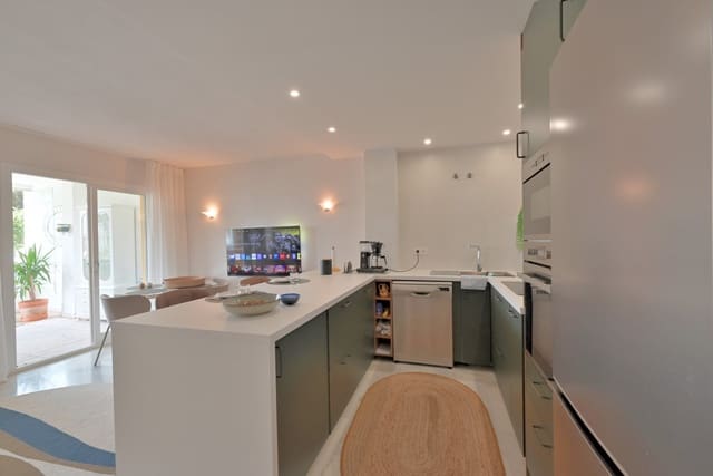 Apartamento de 2 habitaciones en Calahonda, Mijas en venta con piscina garaje - 381.000 € (Ref: 9805883)