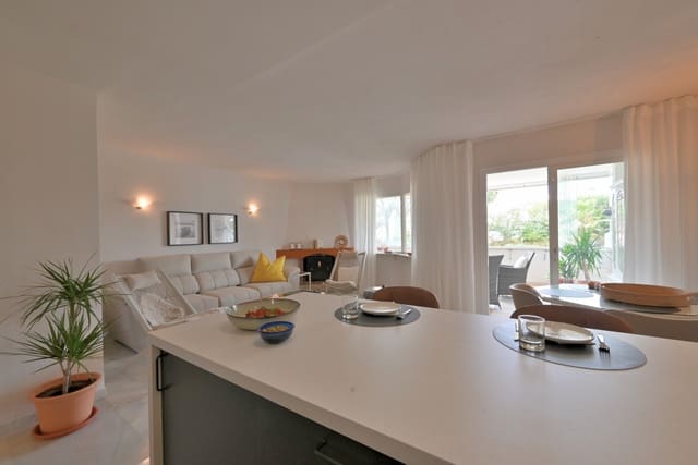 Apartamento de 2 habitaciones en Calahonda, Mijas en venta con piscina garaje - 381.000 € (Ref: 9805883)