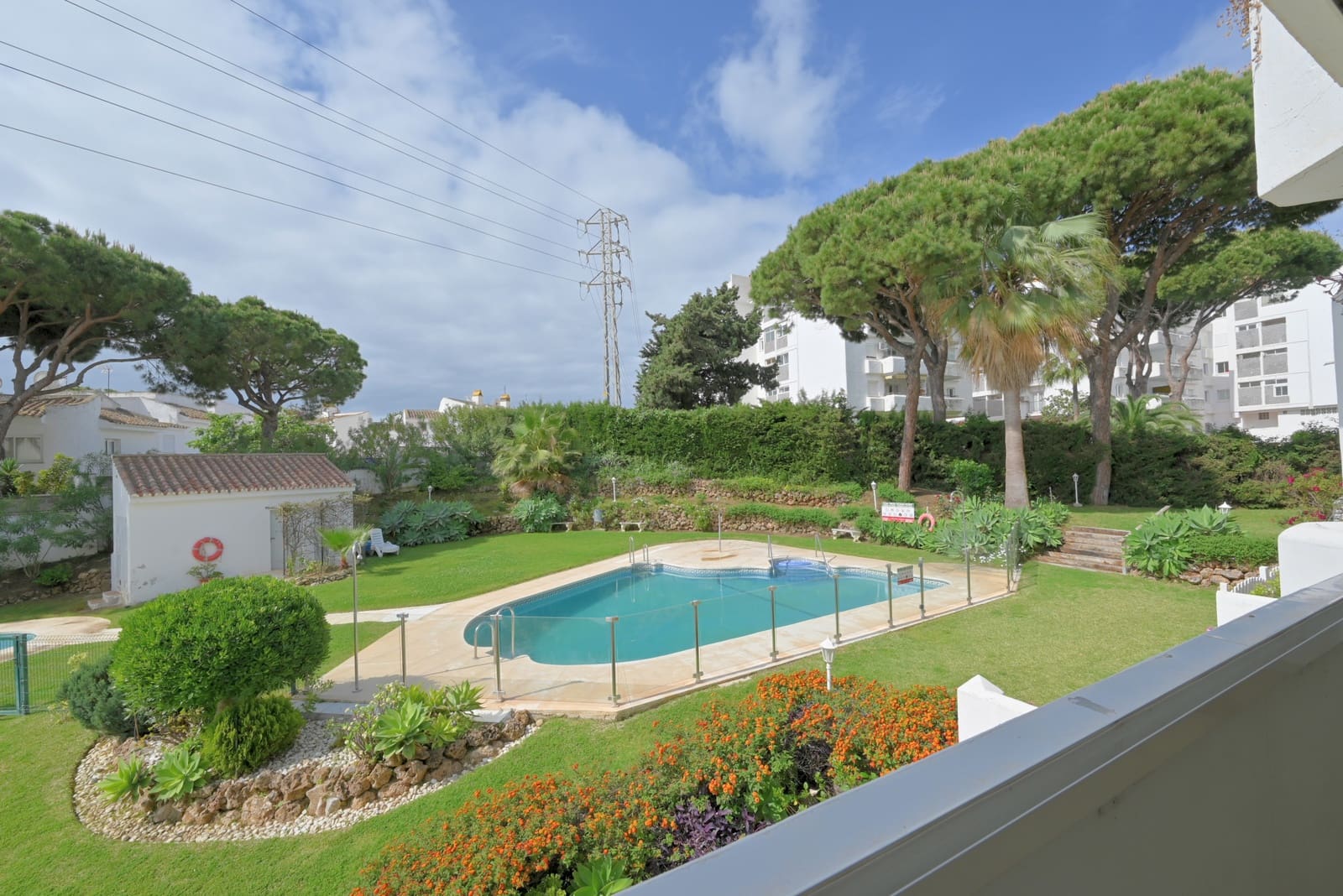 Apartamento de 2 habitaciones en Calahonda en venta con piscina garaje - 381.000 € (Ref: 9805883)