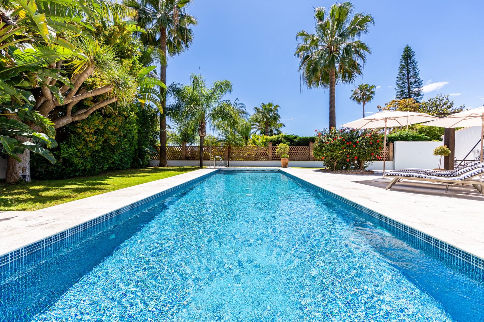 Chalet de 5 habitaciones en Marbella en venta con piscina garaje - 4.390.000 € (Ref: 9810960)