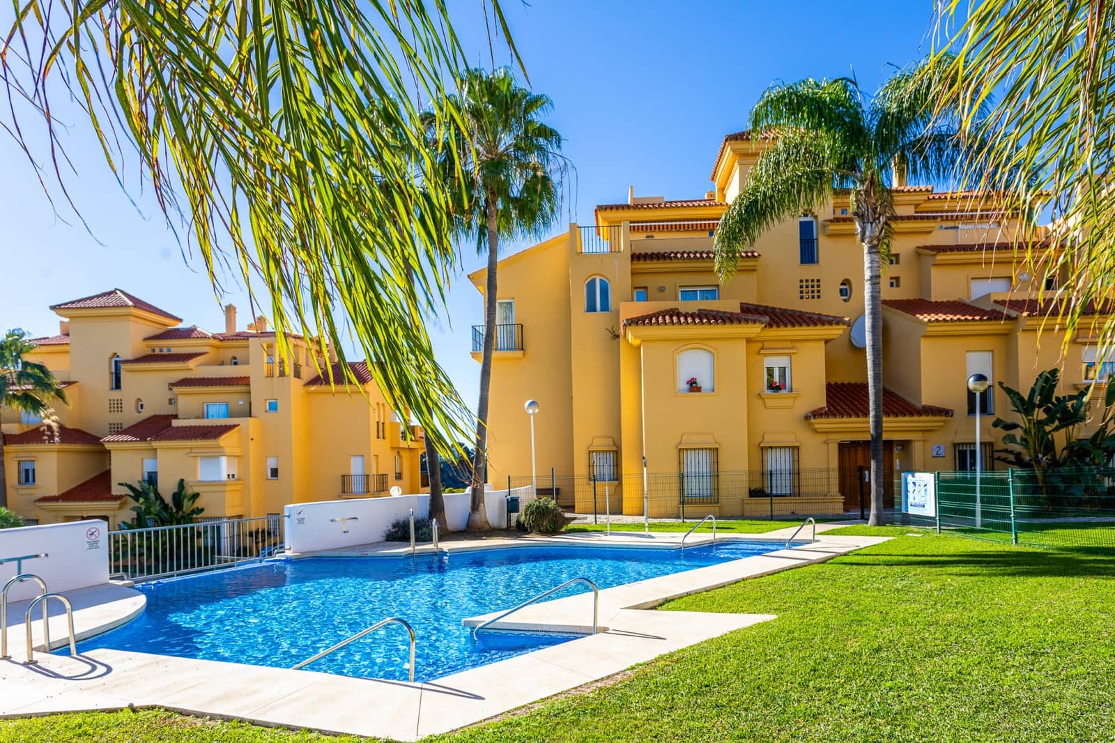3 sovrum Lägenhet till salu i Riviera del Sol med pool garage - 425 000 € (Ref: 9815377)