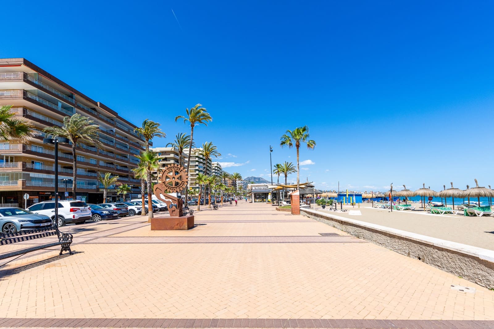 2 bedroom Apartment for sale in Fuengirola with pool - € 535,000 (Ref: 9816795)