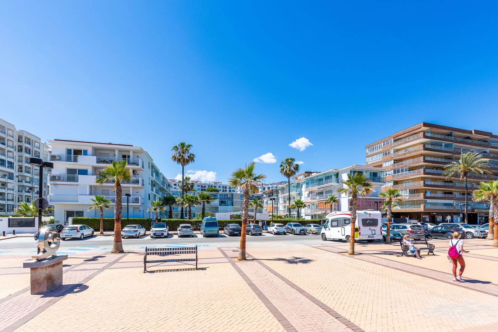 2 bedroom Apartment for sale in Fuengirola with pool - € 535,000 (Ref: 9816795)