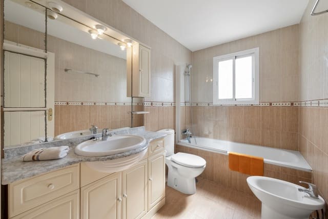 3 chambre Appartement à vendre à Calahonda, Mijas avec piscine garage - 399 000 € (Ref: 9819749)