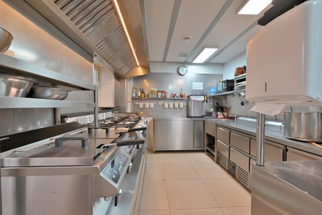 Restaurante/Bar para venda em Calahonda, Mijas - 575 000 € (Ref: 9835046)