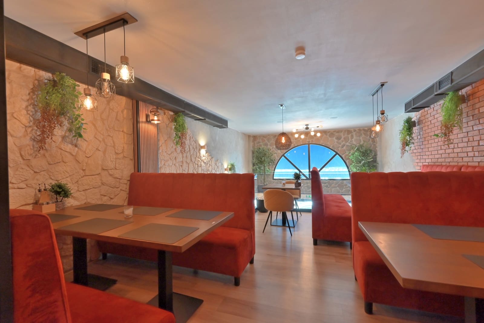 Restaurante/Bar para venda em Calahonda - 575 000 € (Ref: 9835046)
