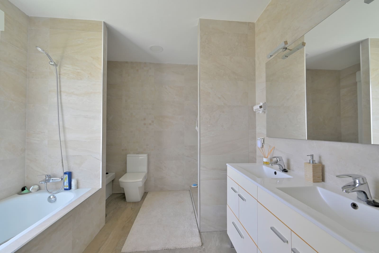 3 bedroom Semi-detached Villa for sale in Riviera del Sol with pool garage - € 1,050,000 (Ref: 9835048)