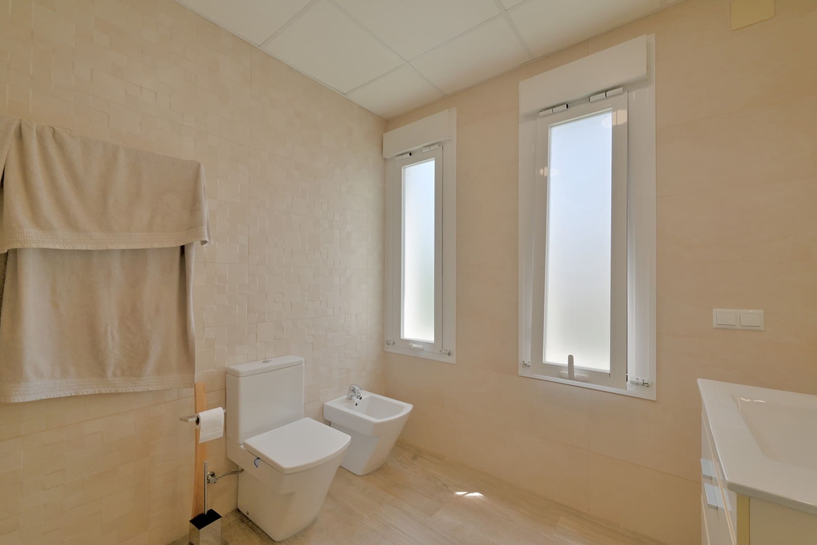 3 bedroom Semi-detached Villa for sale in Riviera del Sol with pool garage - € 1,050,000 (Ref: 9835048)