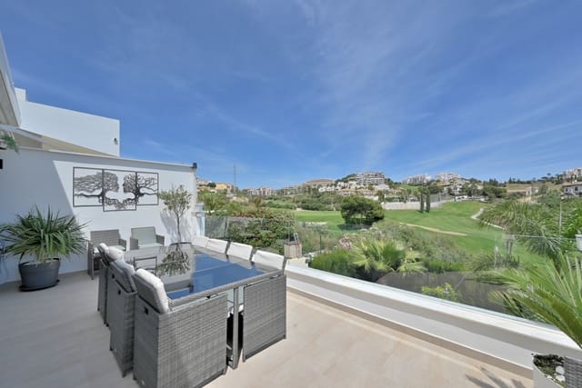 3 soveværelse Semi-Rækkehus til salg i Riviera del Sol, Mijas med swimmingpool garage - € 1.050.000 (Ref: 9835048)
