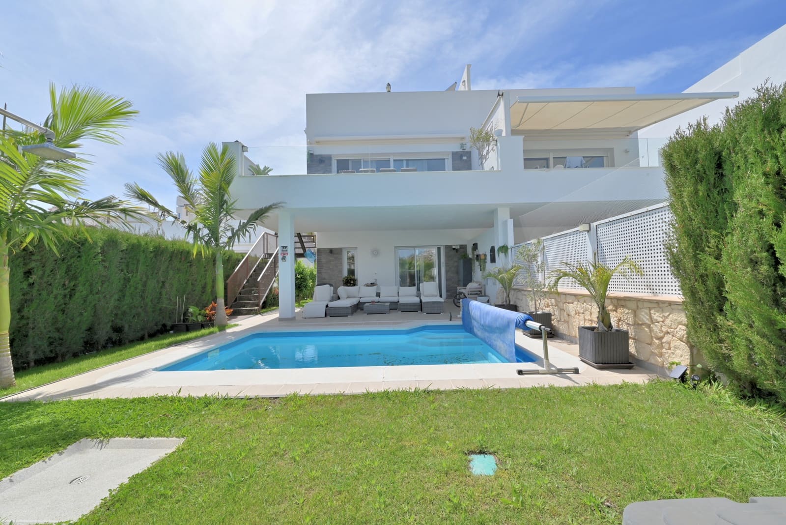 3 bedroom Semi-detached Villa for sale in Riviera del Sol with pool garage - € 1,050,000 (Ref: 9835048)