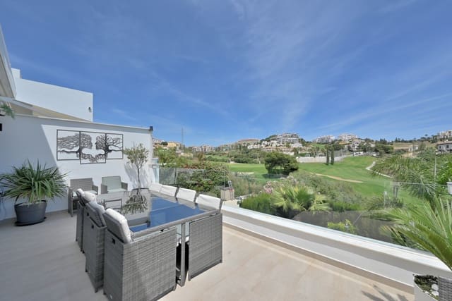 3 soverom Kjedet enebolig til salgs i Riviera del Sol, Mijas med svømmebasseng garasje - € 1 050 000 (Ref: 9835048)