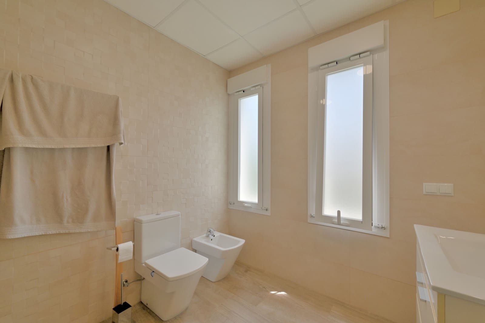 3 slaapkamer Halfvrijstaande villa te koop in Riviera del Sol met zwembad garage - € 950.000 (Ref: 9835048)