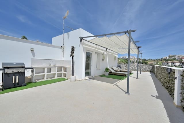 3 soverom Kjedet enebolig til salgs i Riviera del Sol, Mijas med svømmebasseng garasje - € 1 050 000 (Ref: 9835048)