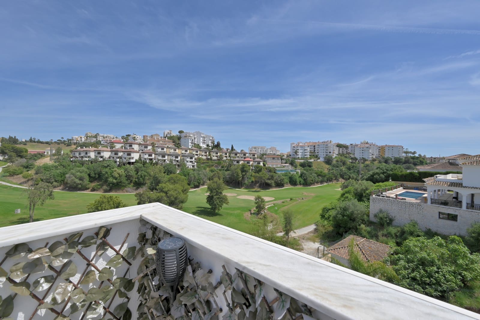 3 slaapkamer Halfvrijstaande villa te koop in Riviera del Sol met zwembad garage - € 950.000 (Ref: 9835048)