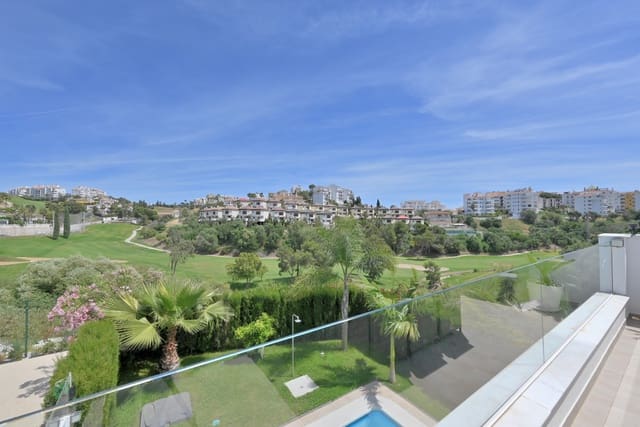 3 soveværelse Semi-Rækkehus til salg i Riviera del Sol, Mijas med swimmingpool garage - € 950.000 (Ref: 9835048)