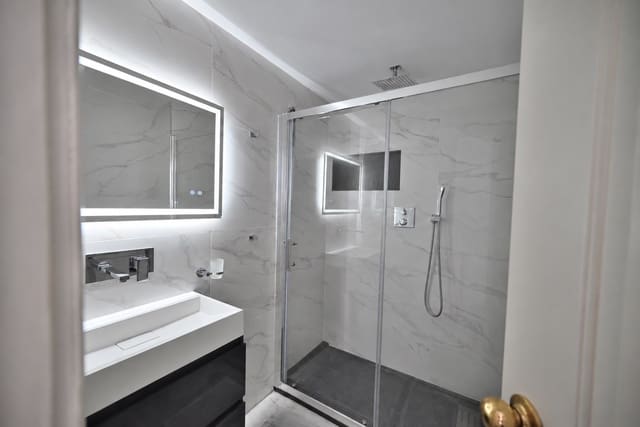 2 soverom Leilighet til salgs i Torrequebrada, Benalmádena med svømmebasseng garasje - € 479 000 (Ref: 9838798)