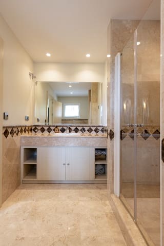 5 sypialnia Willa na sprzedaż w Marbella z basenem garażem - 2 995 000 € (Ref: 9848895)