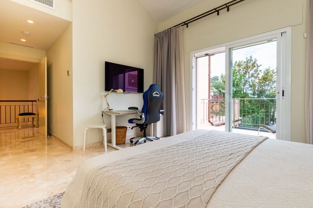 5 sypialnia Willa na sprzedaż w Marbella z basenem garażem - 2 995 000 € (Ref: 9848895)