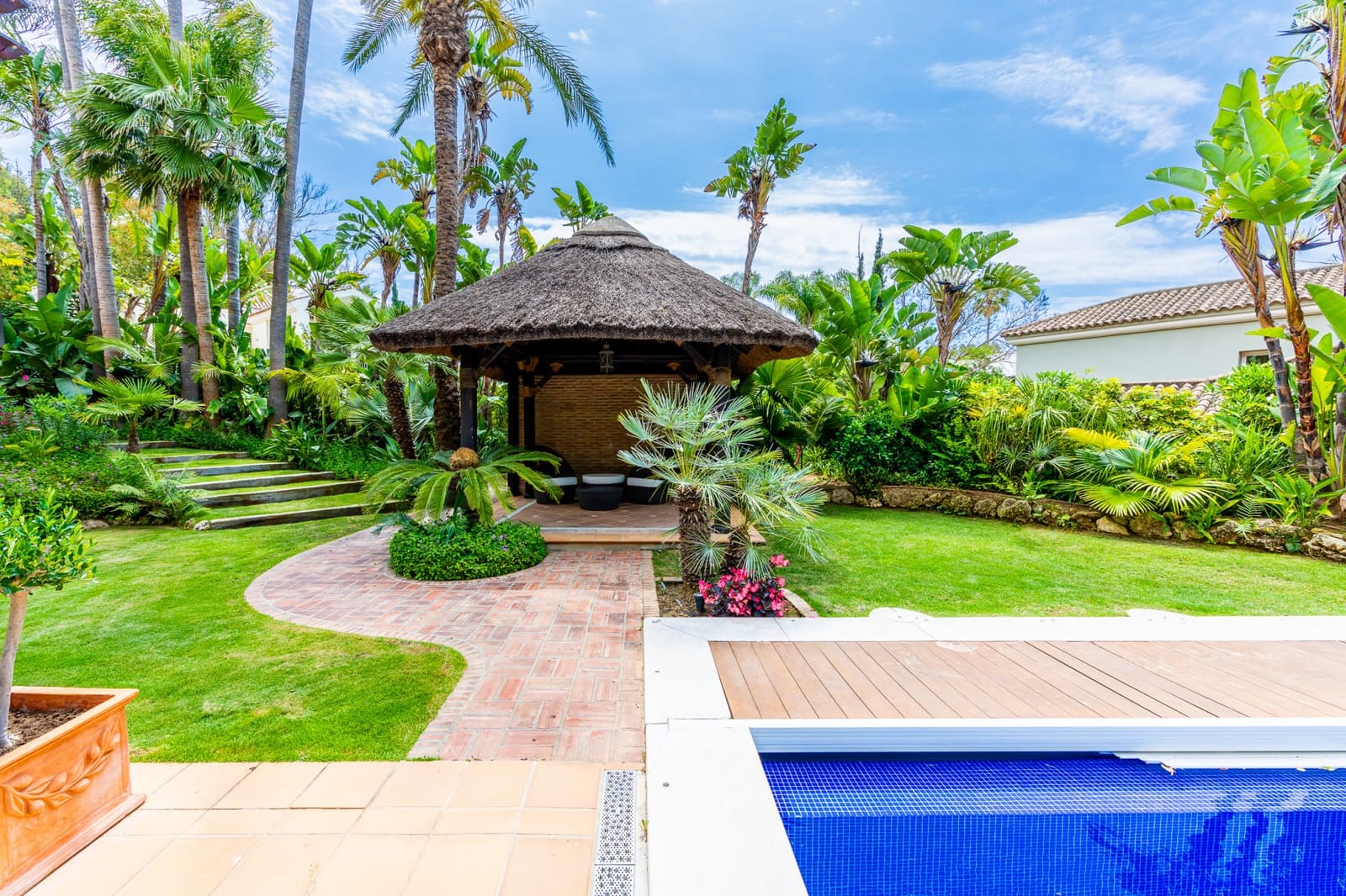 5 sypialnia Willa na sprzedaż w Marbella z basenem garażem - 2 995 000 € (Ref: 9848895)