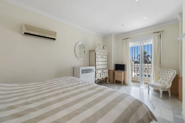 3 sypialnia Willa na sprzedaż w Mijas Costa, Mijas z basenem garażem - 785 000 € (Ref: 9848896)