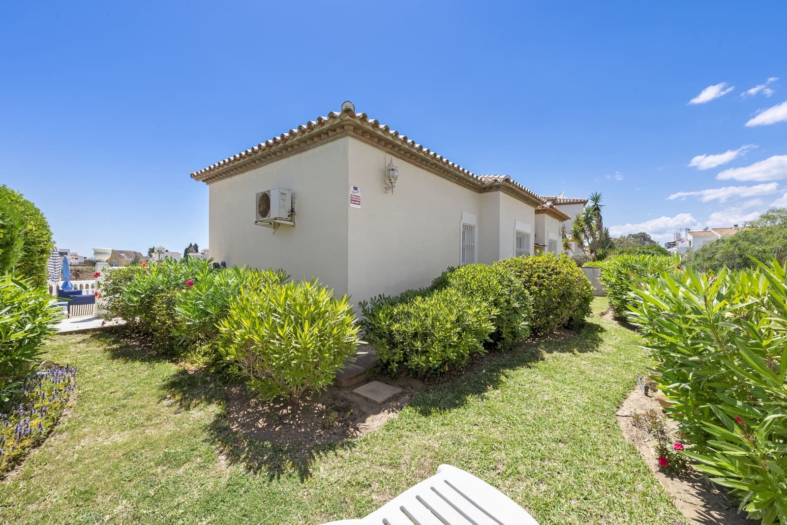 3 bedroom Villa for sale in Mijas Costa with pool garage - € 785,000 (Ref: 9848896)