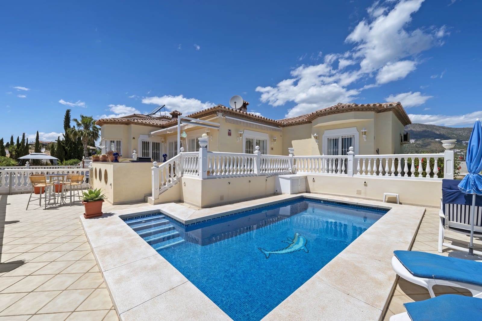 3 bedroom Villa for sale in Mijas Costa with pool garage - € 785,000 (Ref: 9848896)