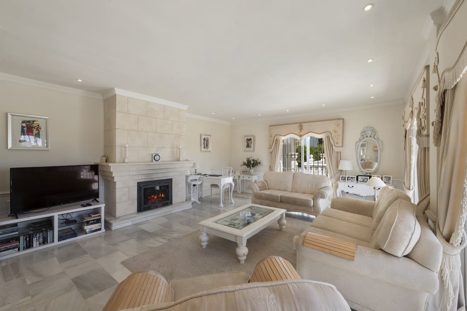 3 bedroom Villa for sale in Mijas Costa with pool garage - € 785,000 (Ref: 9848896)