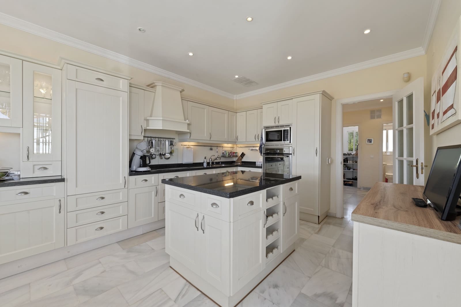 3 bedroom Villa for sale in Mijas Costa with pool garage - € 785,000 (Ref: 9848896)