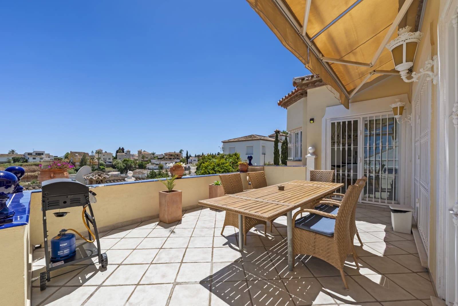3 bedroom Villa for sale in Mijas Costa with pool garage - € 785,000 (Ref: 9848896)