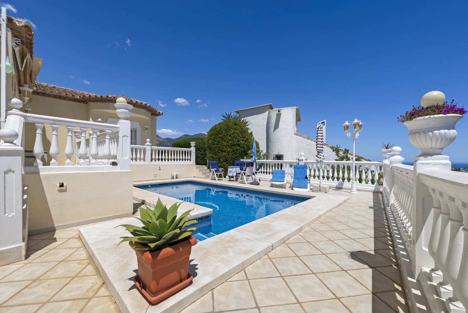 3 bedroom Villa for sale in Mijas Costa with pool garage - € 785,000 (Ref: 9848896)